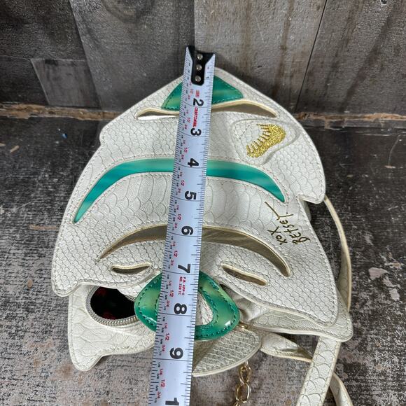 Betsey Johnson XOX KITSCH FISHY Crossbody Angel - Picture 3 of 13